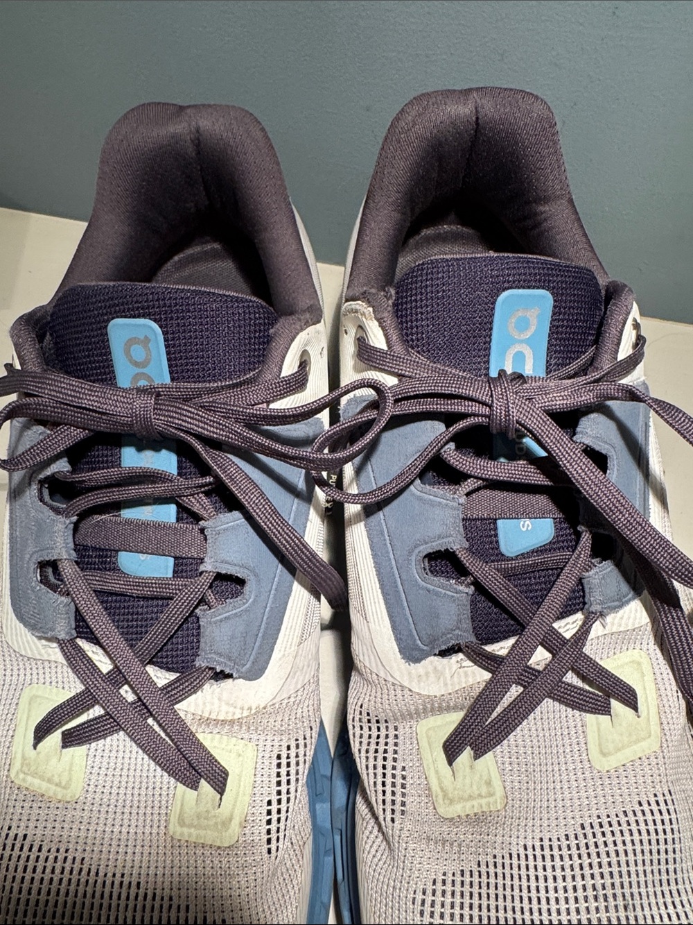 On cloudstratus sneakers size 10 - Picture 5 of 8